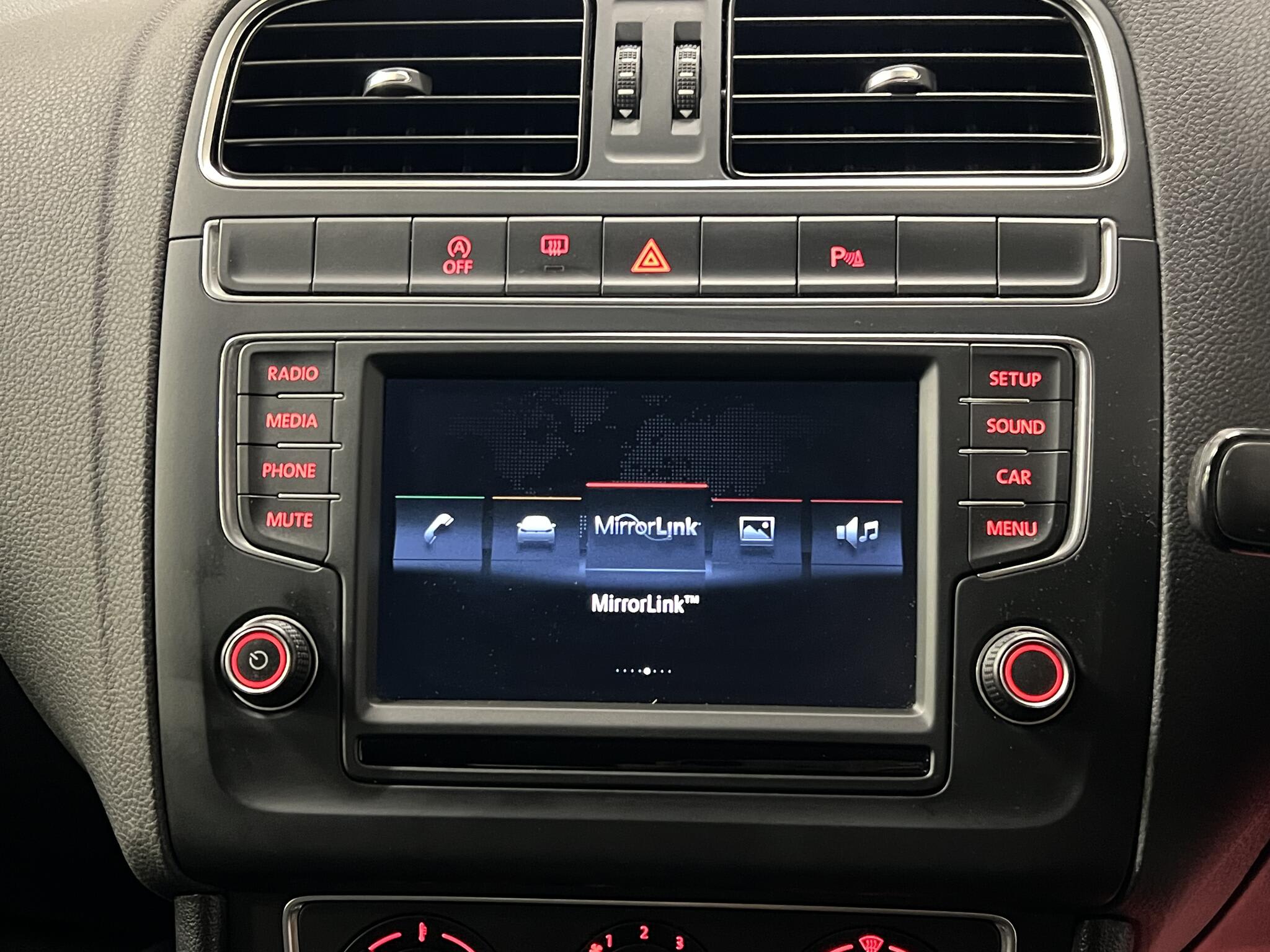 2015 Volkswagen Polo - Image 32