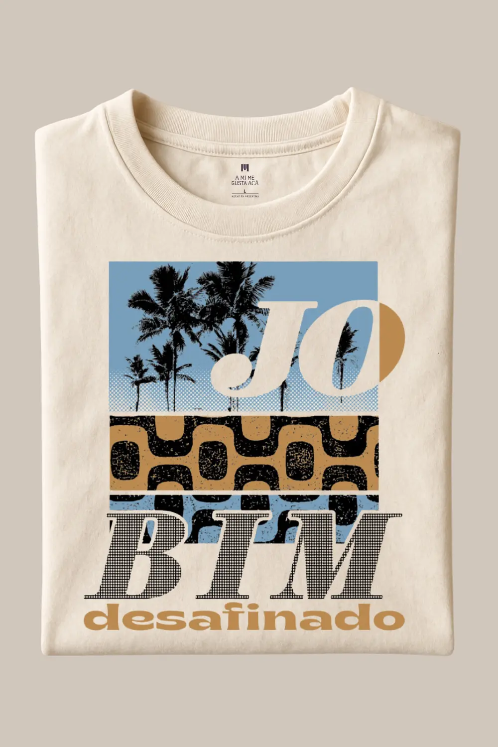 Remera homenaje a Tom Jobim — diseño Métrica con veredas de Copacabana y Desafinado