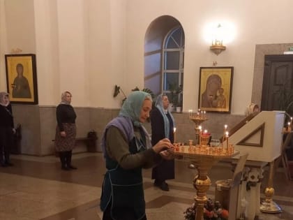 На архиерейском подворье храма св. прав. Иоанна Кронштадтского пос. Красный Ключ  за ночным богослужением  возносились молитвы о Российском воинстве