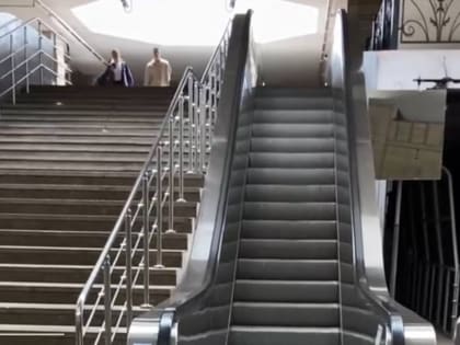Новые эскалаторы в казанском метро скрипят, как раненые щенки
