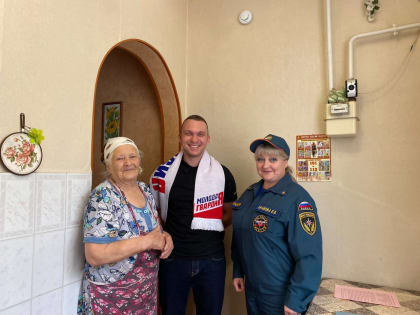 Лениногорские активисты МГЕР оказали адресную помощь пожилой женщине