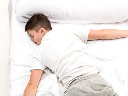 Стали известны опасные побочные эффекты сна на животе