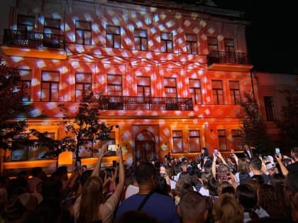 Кремлевскую улицу в Казани перекрыли ради театрального перформанса