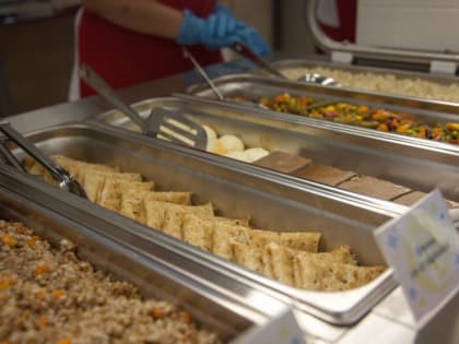 Роспотребнадзор Челнов проводит массовые проверки заводских столовых после инцидента в ТЭМПО