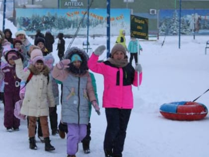 Новогодняя елка для участников проекта “Литературная поляна”