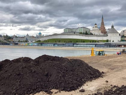 Фото: строительство велодорожки вдоль Кремлевской дамбы