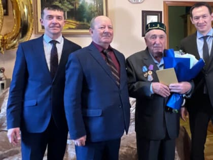 90-летний юбилей отметил ветеран труда из Альметьевска Ярослав Вакула