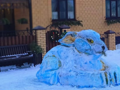 Тихоновы из Нурлата слепили большую фигуру ушастого символа нового года