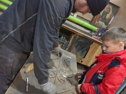 В Чистопольском благочинии продолжаются интересные  занятия в рамках кружка "Юный сварщик - добрых дел кузнец"