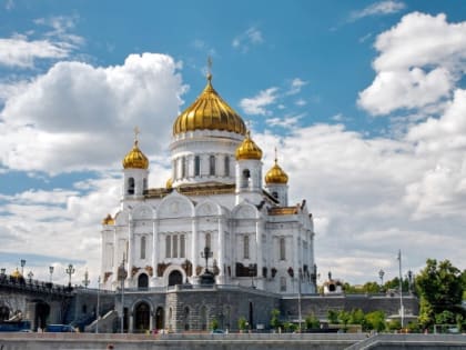 В России вспоминают освящение воссозданного храма Христа Спасителя