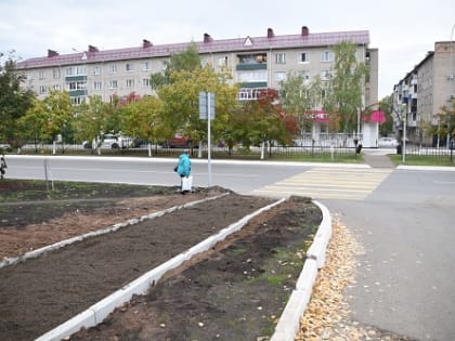 В Елабуге новый тротуар обустраивают по проспекту Мира