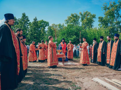 Епископ Мефодий совершил чин освящения закладного камня в основание нового храма в Бугульме