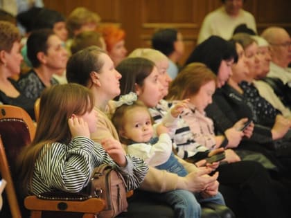 Активисток Елабуги наградили за подготовку гуманитарной помощи военнослужащим