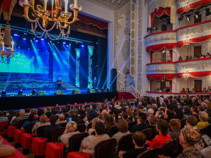 Митрополит Кирилл принял участие в торжественном мероприятии, посвященном Дню русского языка и 223-летию со дня рождения великого русского поэта А.С. Пушкина