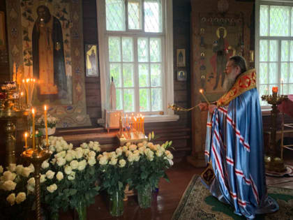 Митрополит Кирилл совершил заупокойное богослужение у могилы своего духовного наставника митрополита Серапиона (Фадеева)