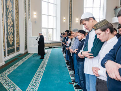Муфтий провел джума в новой мечети «Рауза»
