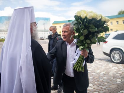 Президент Татарстана Рустам Минниханов поздравил митрополита Кирилла с днём рождения