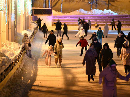 Катки в парке «Черное озеро» и сквере 100-летия образования строительной отрасли РТ завершили свою работу