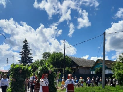 В селе Лениногорского района в честь праздника «Балтай» состоялось шествие с «медведями»