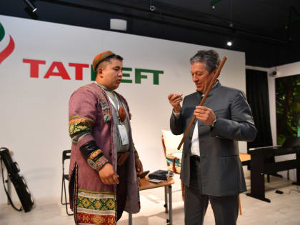 «Вернуть народу его музыку»: «Татнефть» возродит изготовление старинных инструментов