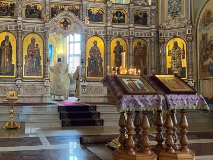 Божественная литургия в Неделю 16-ю по Пятидесятнице, по Воздвижении в Кафедральном соборе Альметьевска