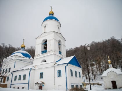 В Великий Понедельник митрополит Кирилл совершил Литургию Преждеосвящённых Даров в Макарьевском монастыре