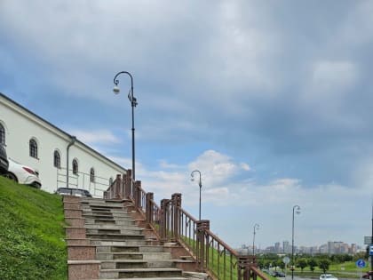 Лестницу под Казанским Кремлем починят