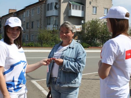 Алексеевские активисты МГЕР поздравили жителей района с Днем России