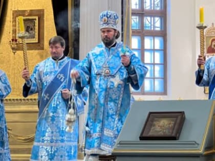 Митрополит Кирилл и епископ Мефодий совершили в Казанском соборе Казани утреню с чином погребения Плащаницы Пресвятой Богородицы