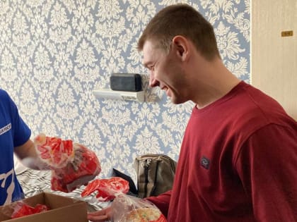 Молодогвардейцы и единороссы Татарстана поздравили вынужденных переселенцев с наступающим праздником Светлой Пасхи