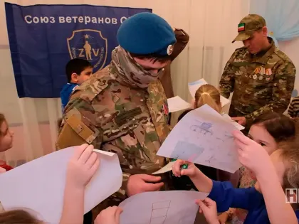 Участники СВО побывали в нижнекамском детсаду и рассказали, чем на фронте помогают кошки