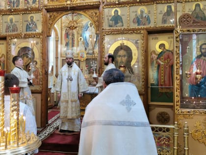 Впраздник Вознесения Господня епископ Мефодий совершил Литургию в Троицком храме Лениногорска