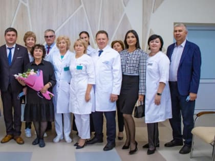 Сегодня в поликлинике №21 г.Казани поздравляли  с 80 –летием первого главврача Лузию Файзуллину