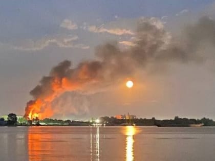 МЧС прокомментировало крупный пожар в Казани