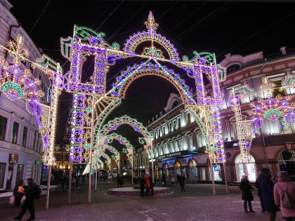 В Казани разобрали новогоднюю иллюминацию на площади Свободы