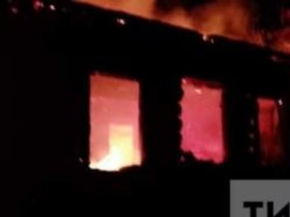 Татарстанец на коленях заполз в горящий дом и спас оттуда соседку-инвалида