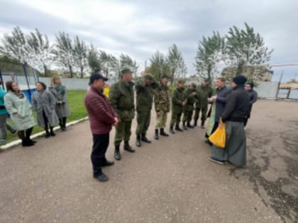 Священнослужитель Нижнекамского благочиния благословил мобилизованных военнослужащих