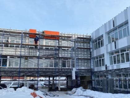 Близятся к финишной прямой- в школе N3 Менделеевска завершили работы по освещению и установили сантехнику