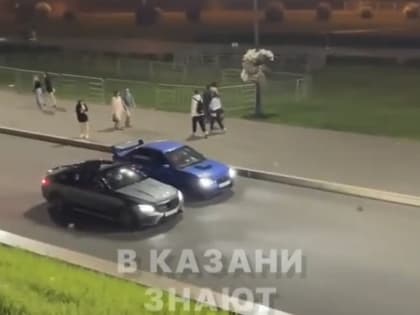 Стритрейсеры устроили гонки под стенами Казанского Кремля