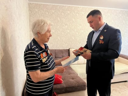 Фарид Салахов поздравил ветерана с Днем Победы
