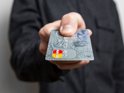 В Татарстане вор расплачивался по чужой карте до тех пор, пока на ней не закончились деньги