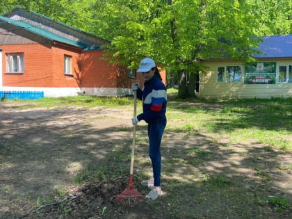 Лаишевские молодогвардейцы организовали субботник в детском лагере
