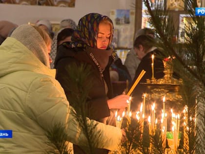 Православные верующие отмечают Рождественский сочельник