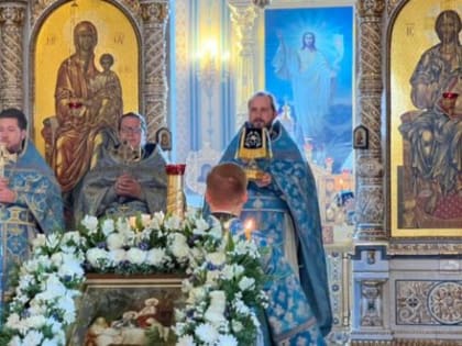 В Кафедральном соборе Альметьевска в честь праздника Рождества Пресвятой Богородицы прошли праздничные богослужения