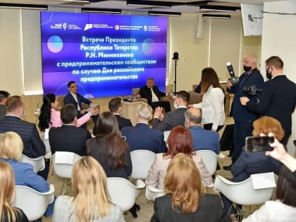 Минниханов опубликовал фото со встречи с предпринимателями Татарстана