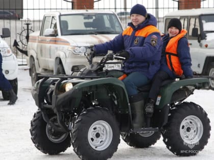 «Проход запрещен»: Спасатели показали казанским школьникам опасность выхода на лед