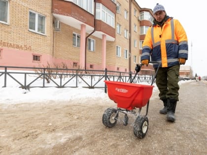 На тротуарах Казани тестируют новый реагент с мраморной крошкой