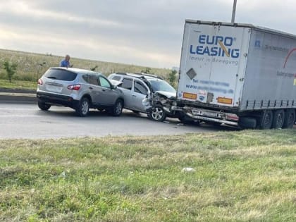 В Набережных Челнах произошло массовое ДТП с участием фуры
