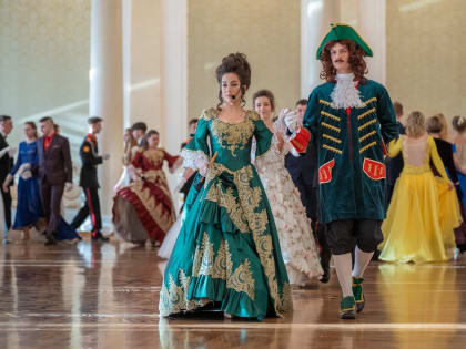 В Казанской ратуше прошёл пасхальный бал, посвященный Петровской эпохе