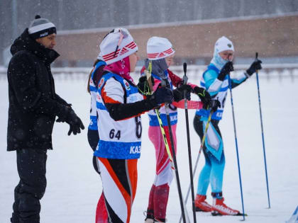 130 человек приняли участие в лыжном спринте в Казани на трассе в поселке Мирный